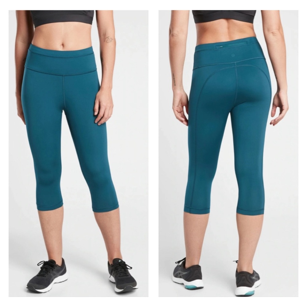 NWT Athleta Accelerate Crop Tight Oceanic Teal Small Leggings Capri 566734 Green